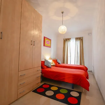 Apartament Sarah Louise *